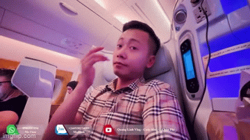 Quang Linh Vlogs bay hạng thương gia 100 triệu về Việt Nam nhưng cả chặng lại &quot;ngồi im thin thít&quot; vì lí do này - Ảnh 3.