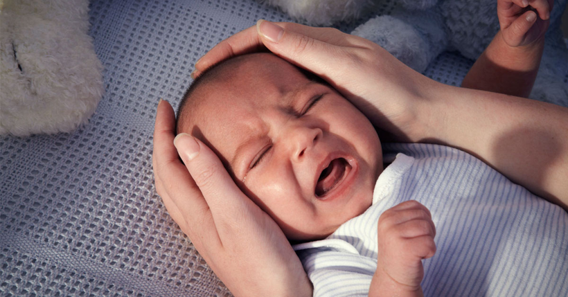 Làm gì khi trẻ sơ sinh khó ngủ? - Ảnh 1.