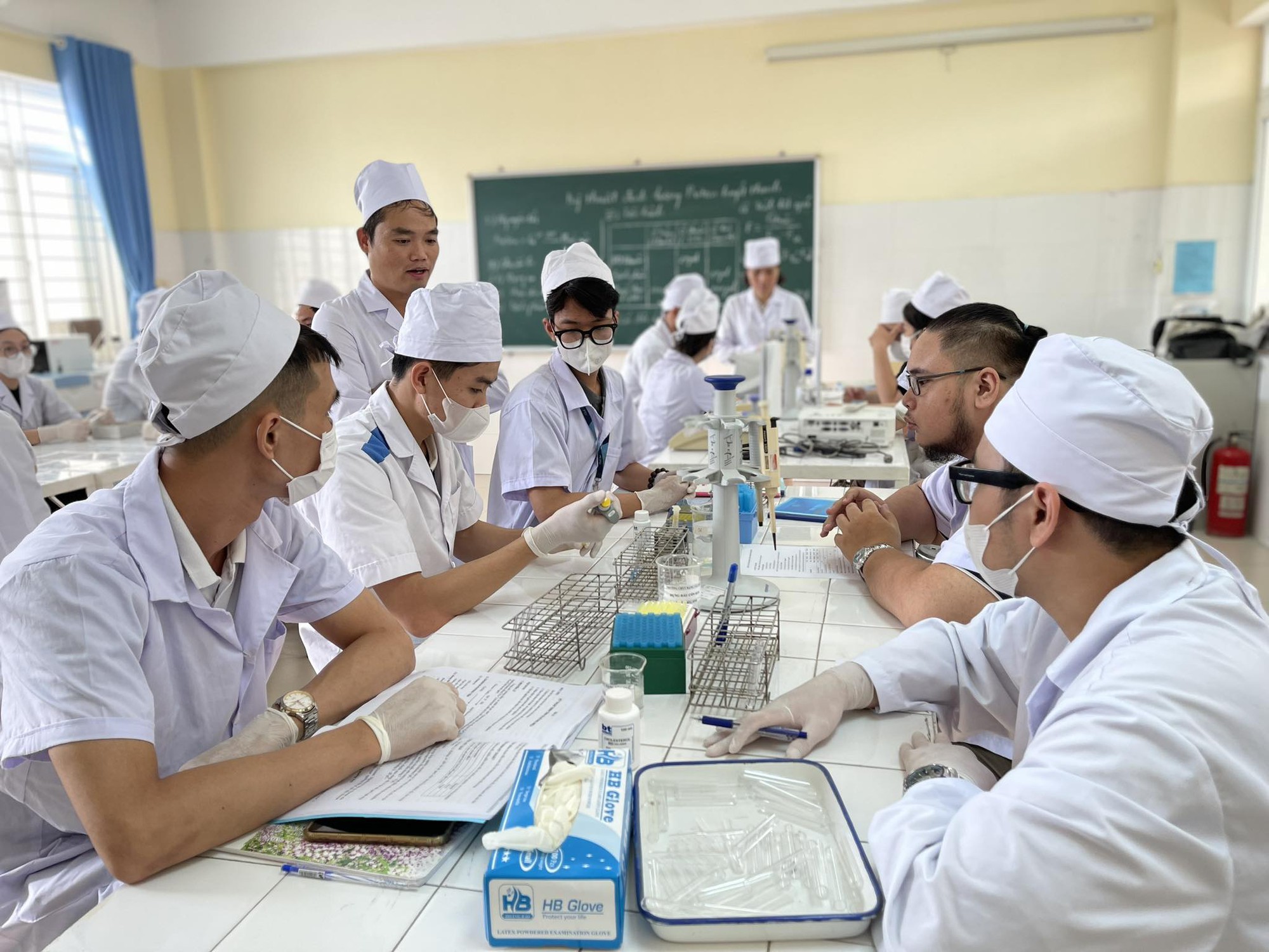 Ngành học ở Việt Nam đang cực &quot;khát&quot; nhân lực, cần tới 65.000 lao động, mức lương hứa hẹn trên 20 triệu đồng/tháng - Ảnh 3.