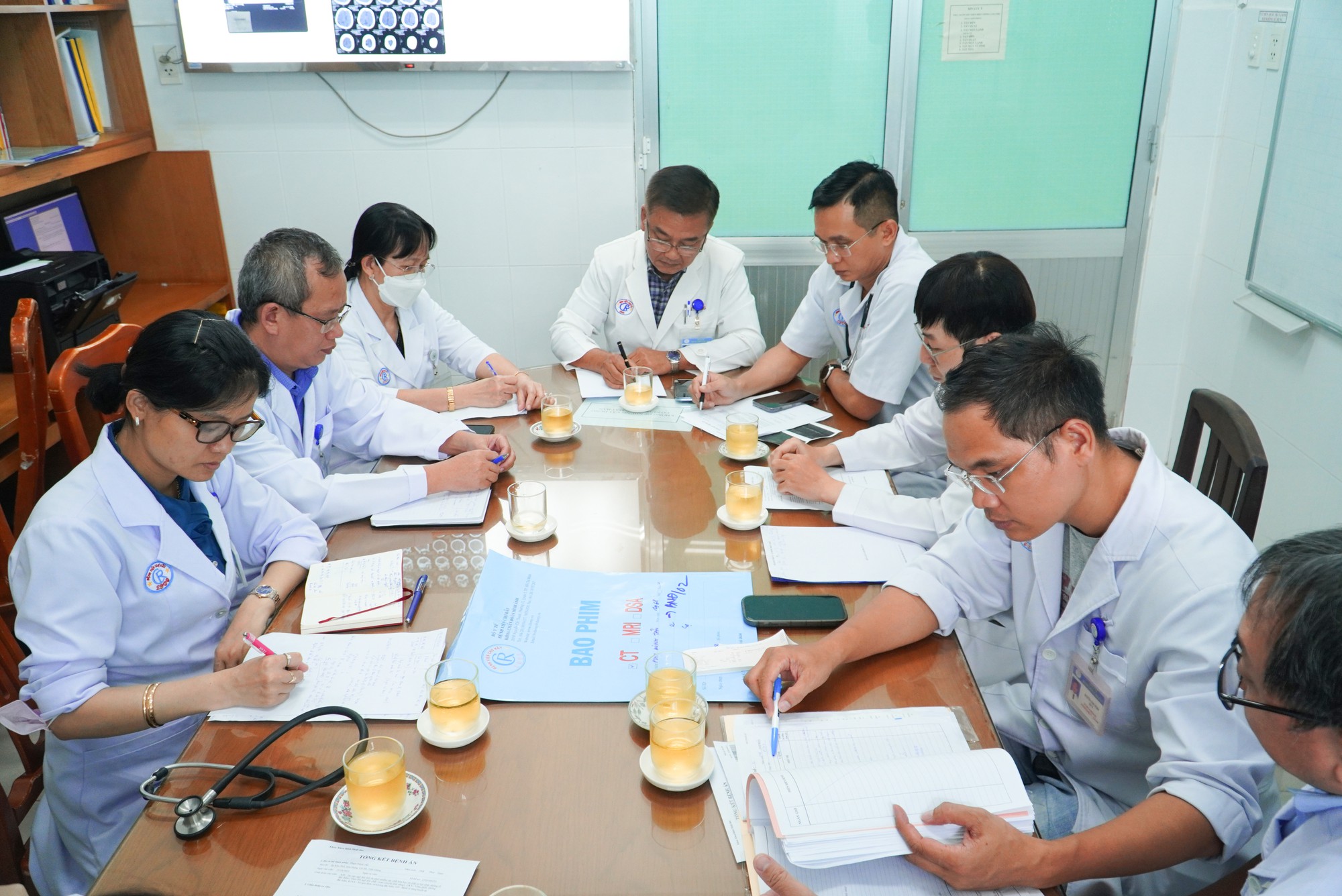 Vụ nghi ngộ độc sữa ở Tiền Giang: Bệnh nhân được ngưng lọc máu - Ảnh 2.