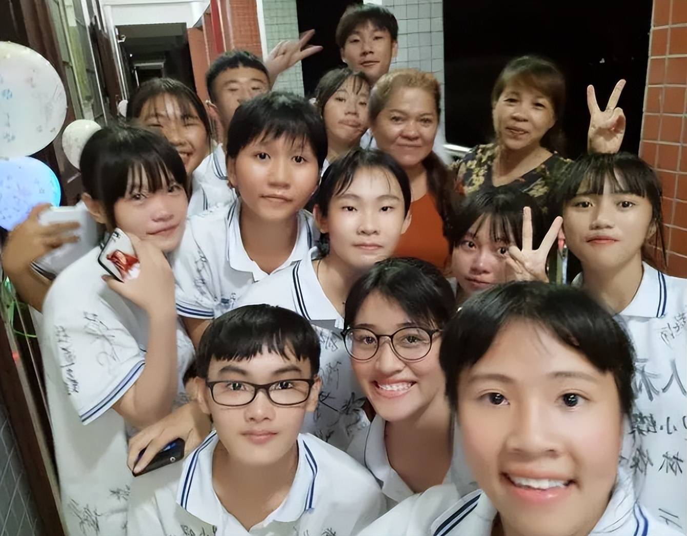 Thầy giáo cấp 3 ở Trung Quốc tiết lộ: Đây mới là những người hay quay lại thăm thầy cô - Ảnh 1.