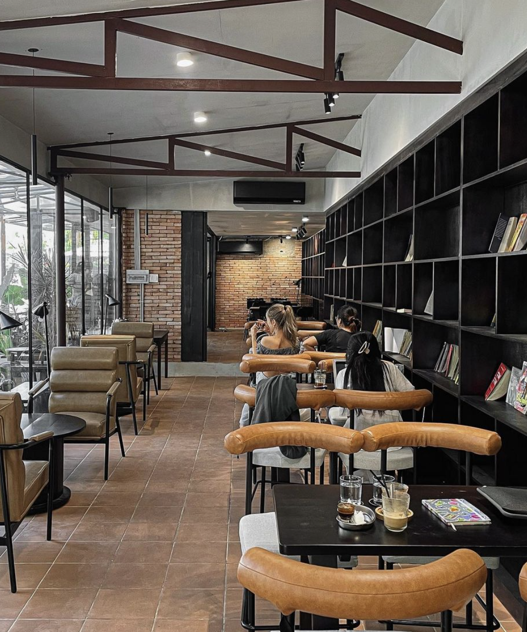 Tập hợp những quán cà phê được mệnh danh "xưởng deadline của người trẻ" tại TP.HCM và Hà Nội- Ảnh 10.
