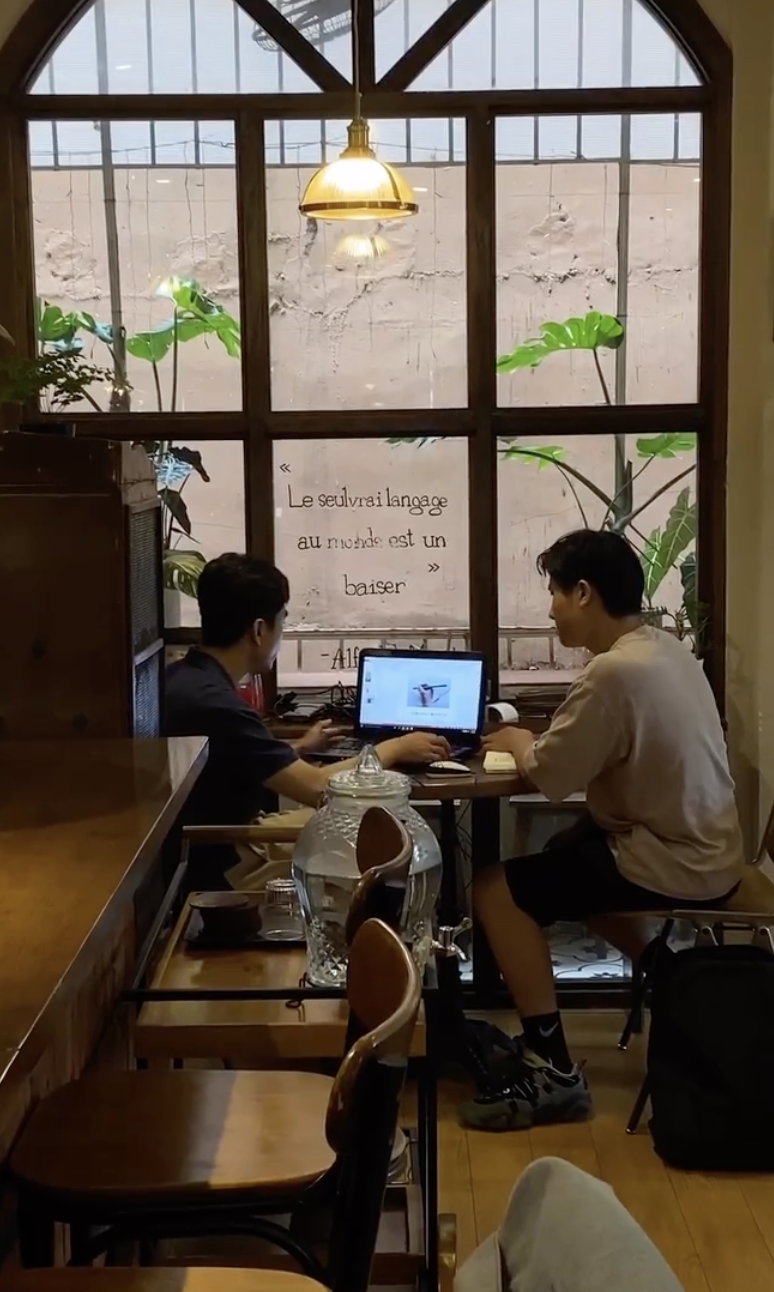 Tập hợp những quán cà phê được mệnh danh "xưởng deadline của người trẻ" tại TP.HCM và Hà Nội- Ảnh 20.