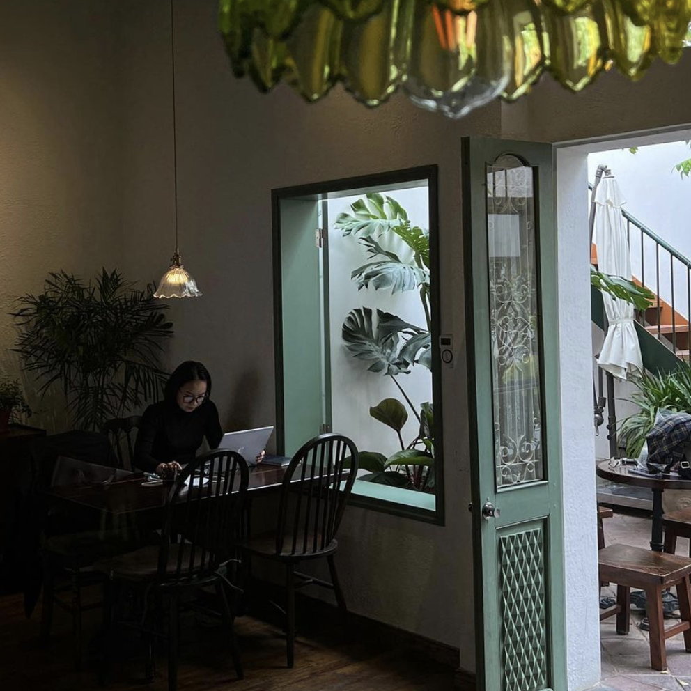 Tập hợp những quán cà phê được mệnh danh "xưởng deadline của người trẻ" tại TP.HCM và Hà Nội- Ảnh 27.