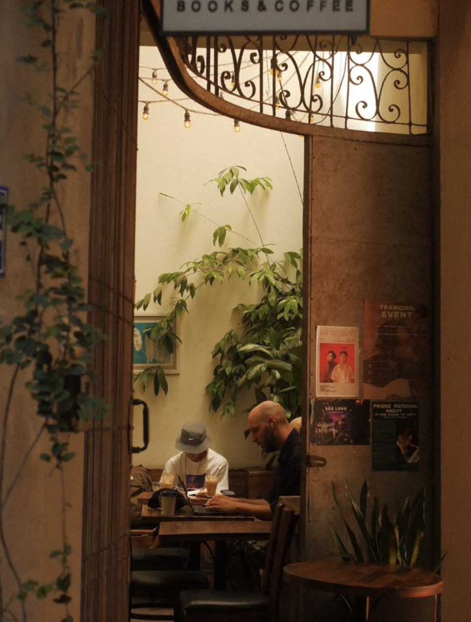 Tập hợp những quán cà phê được mệnh danh "xưởng deadline của người trẻ" tại TP.HCM và Hà Nội- Ảnh 30.