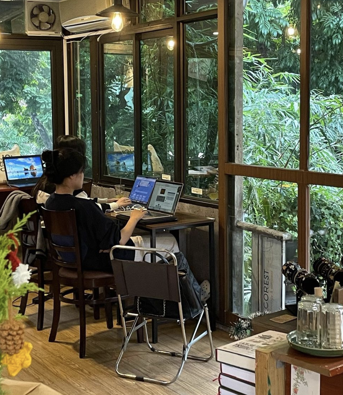 Tập hợp những quán cà phê được mệnh danh "xưởng deadline của người trẻ" tại TP.HCM và Hà Nội- Ảnh 34.