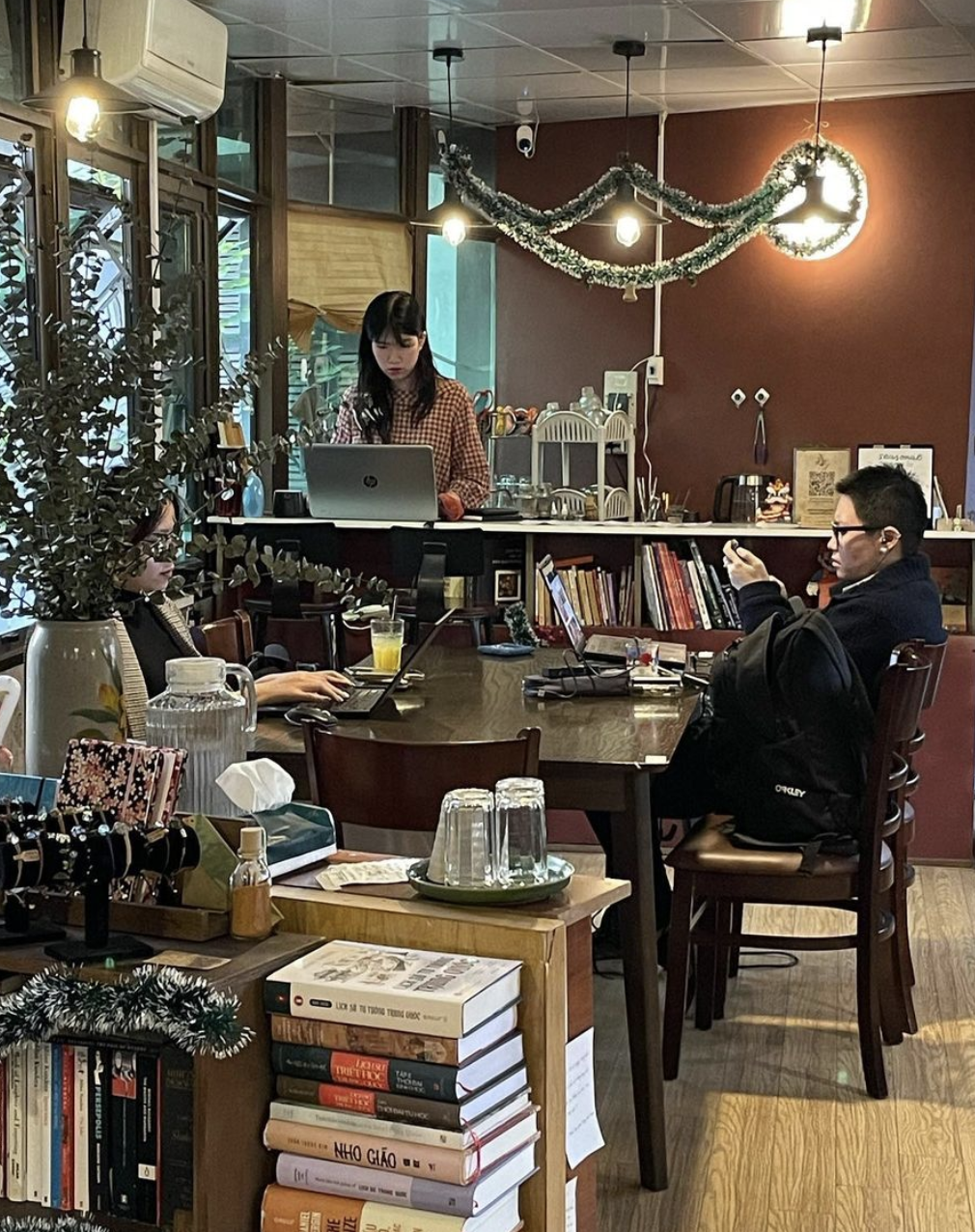 Tập hợp những quán cà phê được mệnh danh "xưởng deadline của người trẻ" tại TP.HCM và Hà Nội- Ảnh 35.